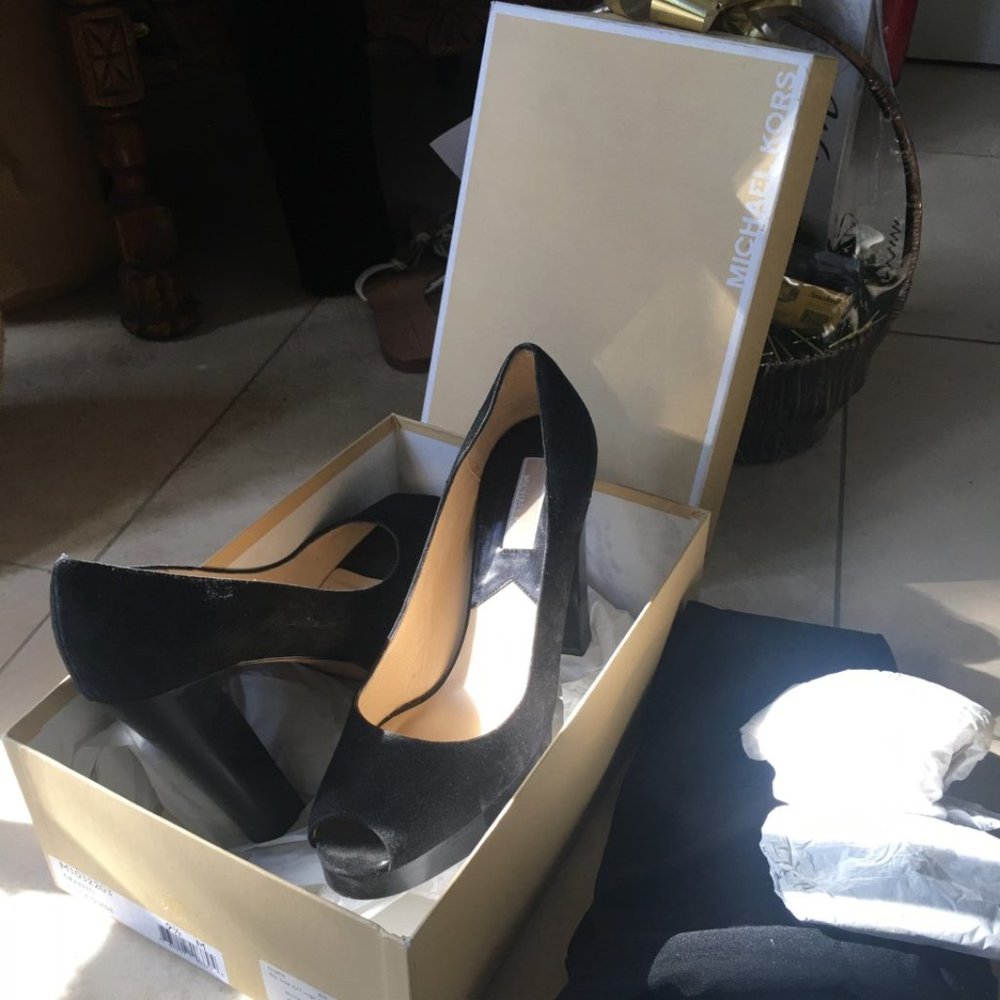 Michael Kors Women Heels Black Beautiful condition